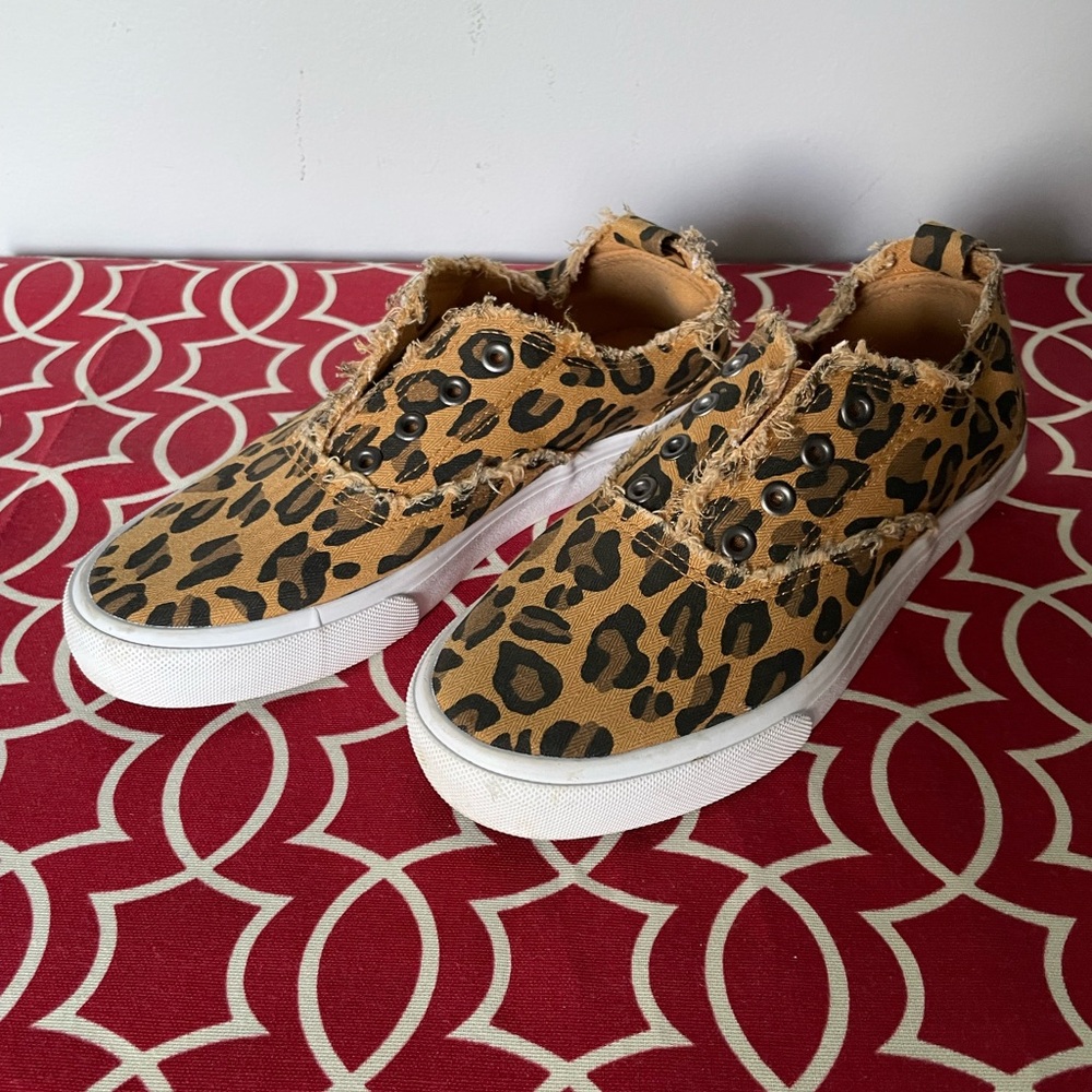 Women's Slip On Sneakers/ Tennis Shoes, Size 7